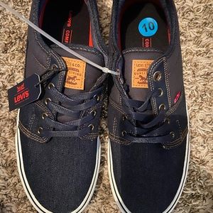Men size 10 Levi’s shoes